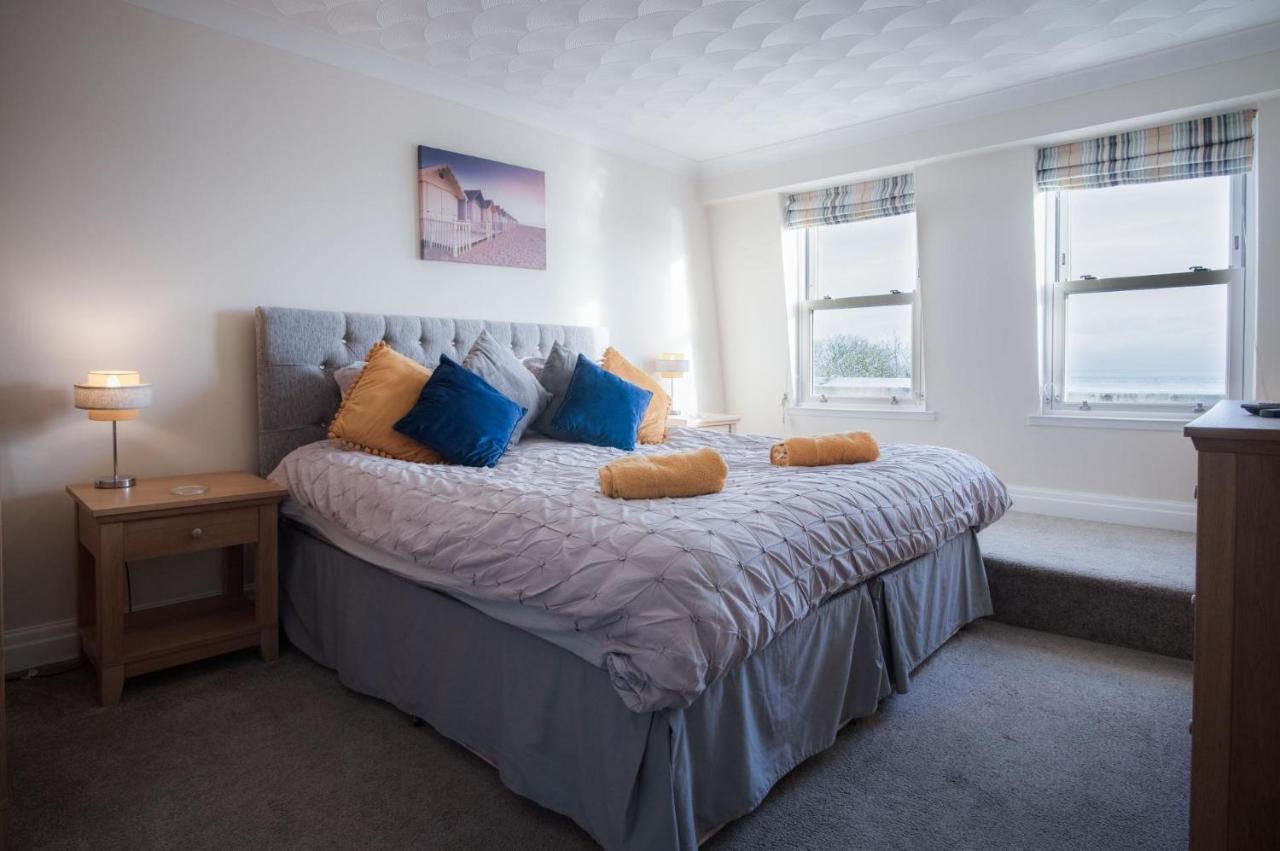 North Beach Heights - 2 Bedroom Penthouse - Tenby Exterior photo