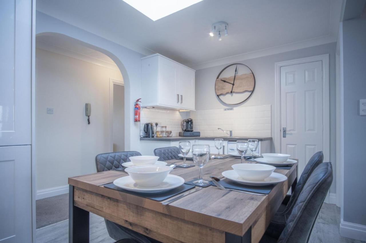 North Beach Heights - 2 Bedroom Penthouse - Tenby Exterior photo
