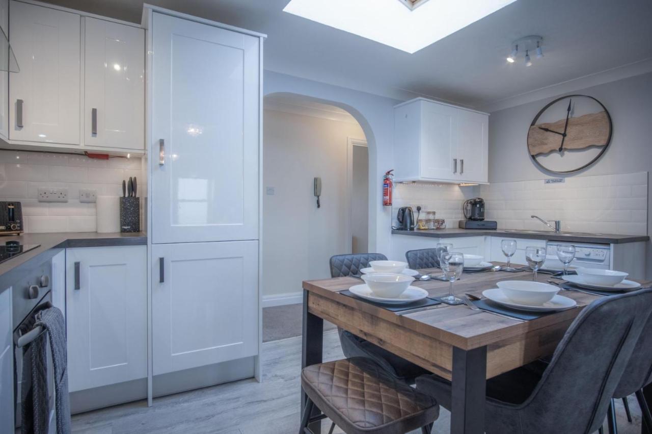 North Beach Heights - 2 Bedroom Penthouse - Tenby Exterior photo