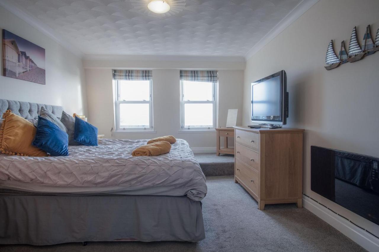 North Beach Heights - 2 Bedroom Penthouse - Tenby Exterior photo